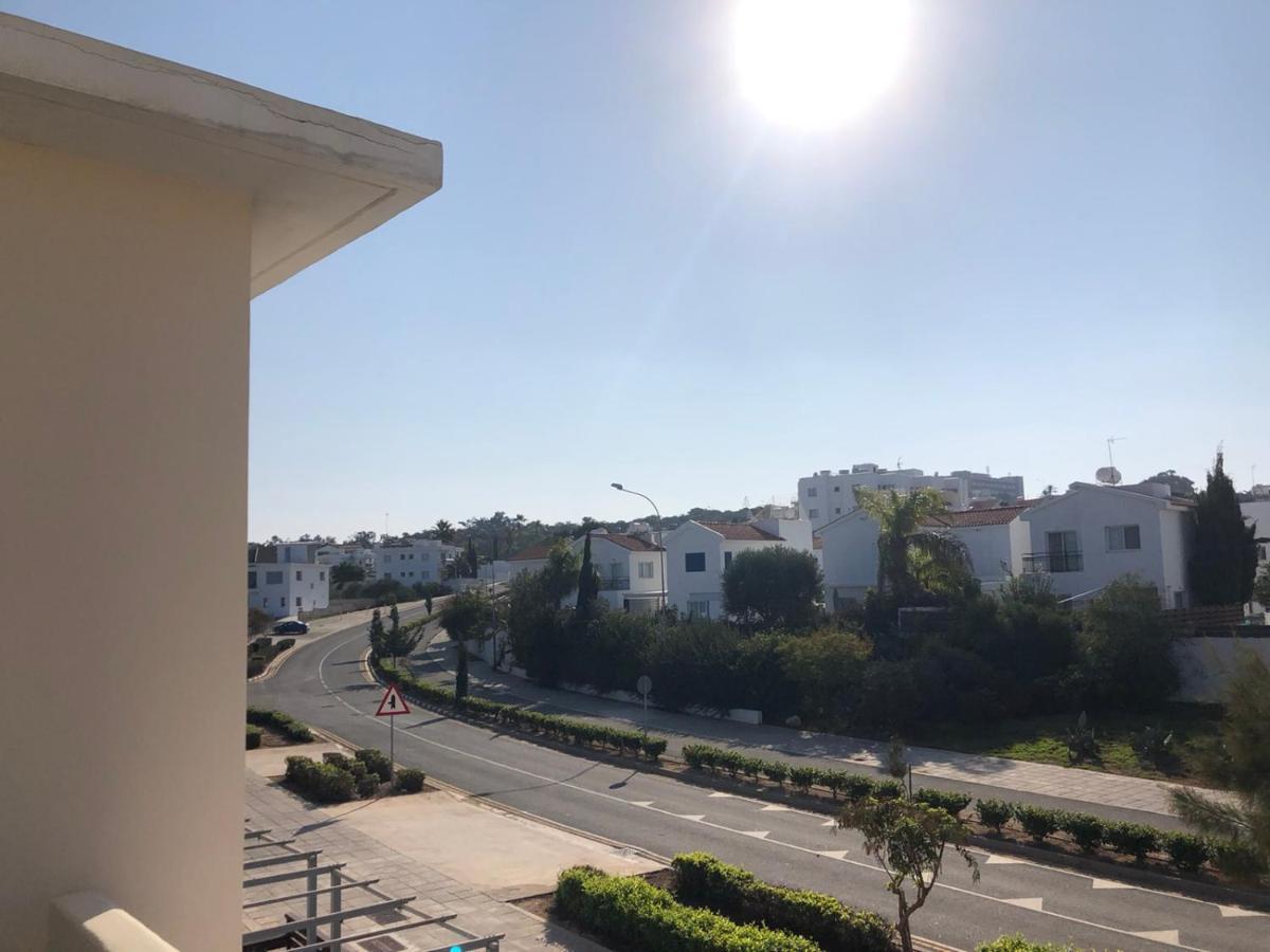 Sunny Holiday By Konnos Paralimni Exteriör bild